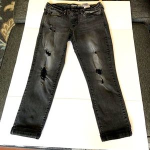 LEVI’S BLACK WASH DISTRESSED BOYFRIEND JEANS FOR WOMEN SIZE 7-W28